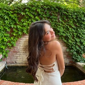 Meet your Posher, Abril